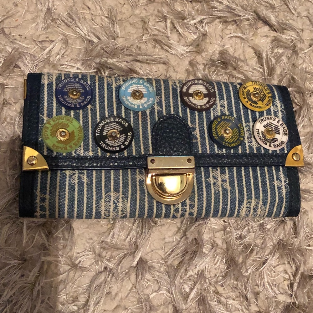 Super cute striped travel wallet
